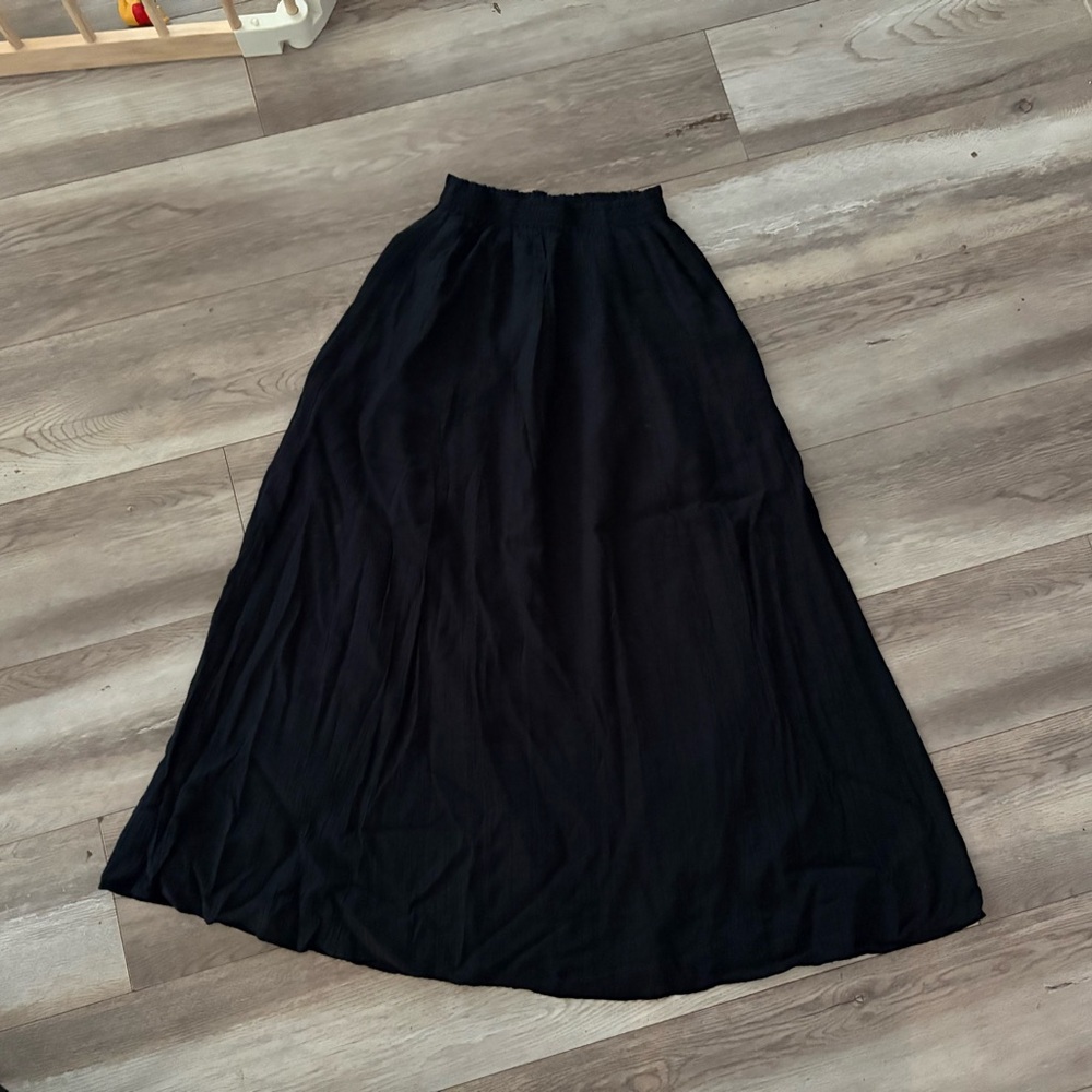 Abercrombie & Fitch Black Crinkle Maxi Skirt
